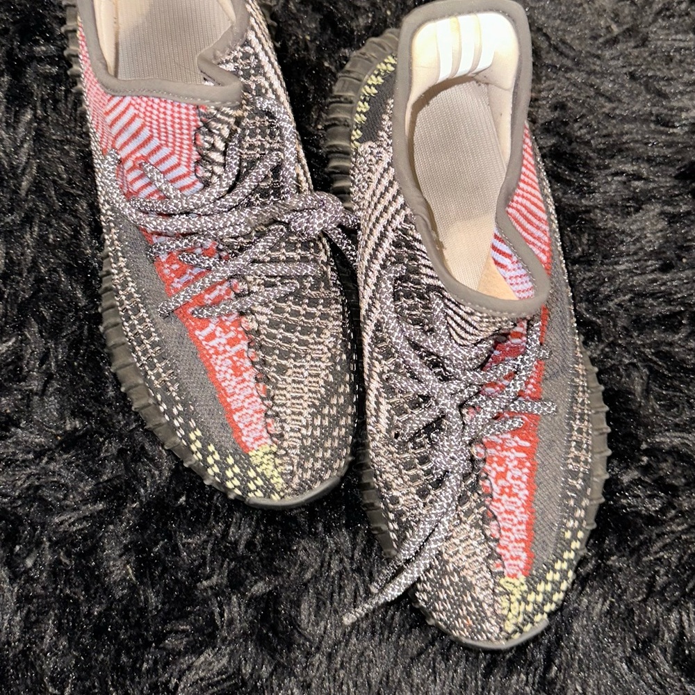 Yeezy boost 350 V2 yecheil reflective.